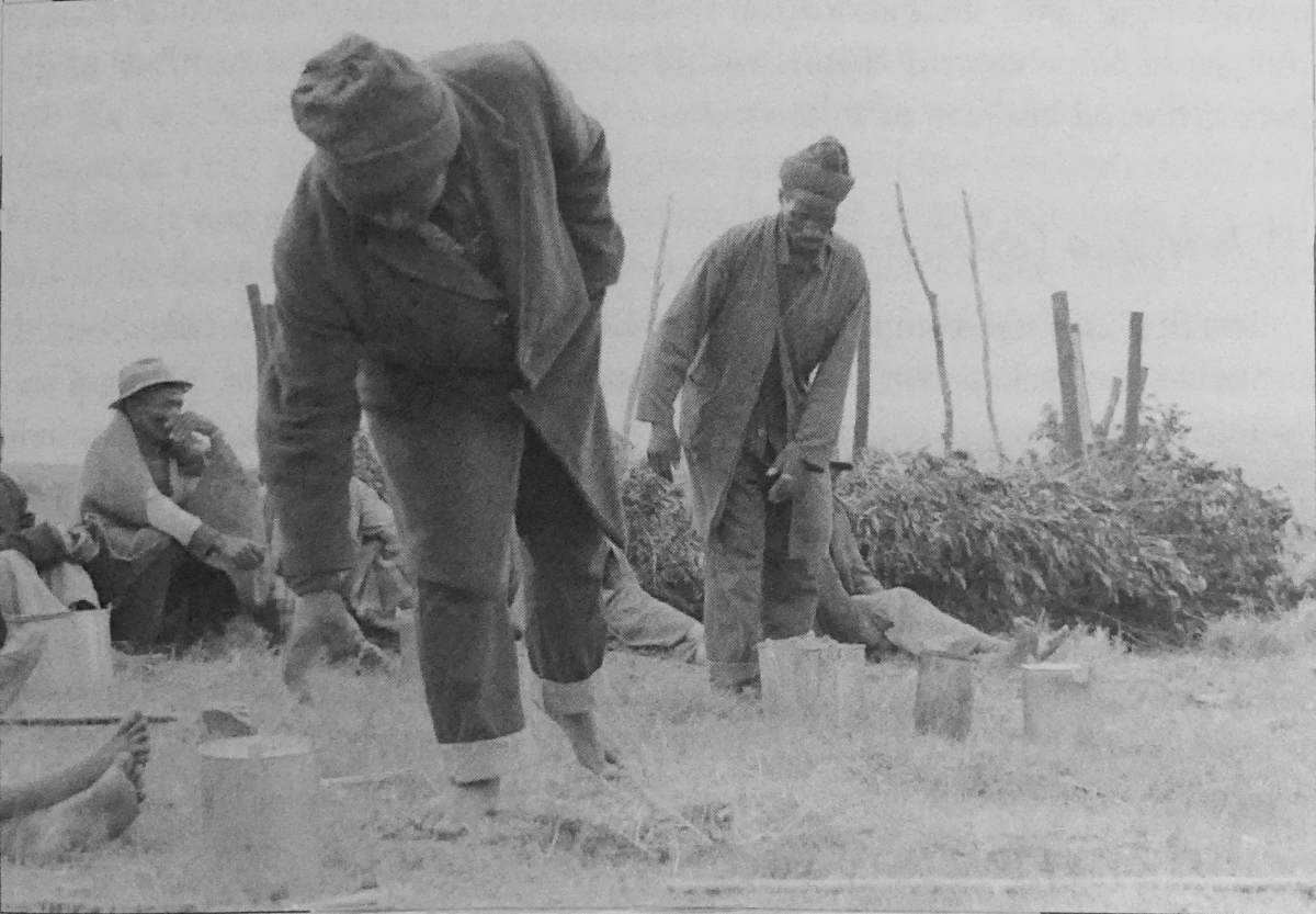 A Xhosa working group for beer. Distribution of pots of beer to men's groups, 1980